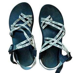 Women’s Chacos sz 10